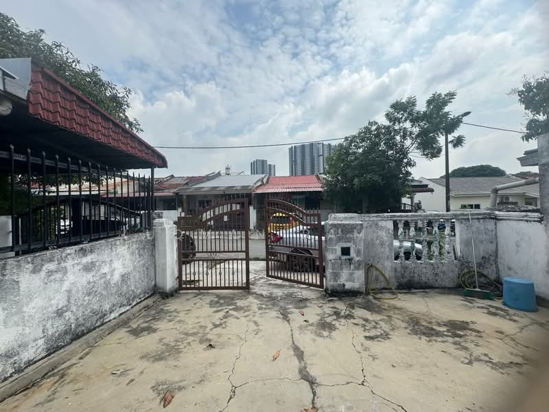 1-storey Terraced House for Sale in Bandar Kinrara Seksyen 1 (Bandar Kinrara) - Luqman Ramli - Exterior - PropertyGuru.com.my