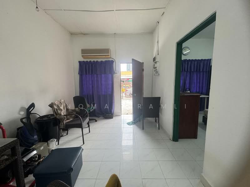 1-storey Terraced House for Sale in Bandar Kinrara Seksyen 1 (Bandar Kinrara) - Luqman Ramli - Living Room - PropertyGuru.com.my