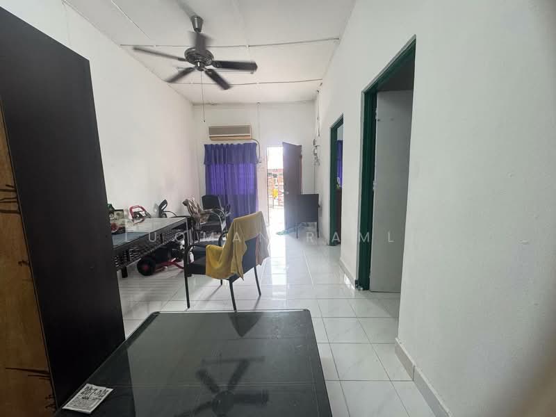 1-storey Terraced House for Sale in Bandar Kinrara Seksyen 1 (Bandar Kinrara) - Luqman Ramli - Living Room - PropertyGuru.com.my