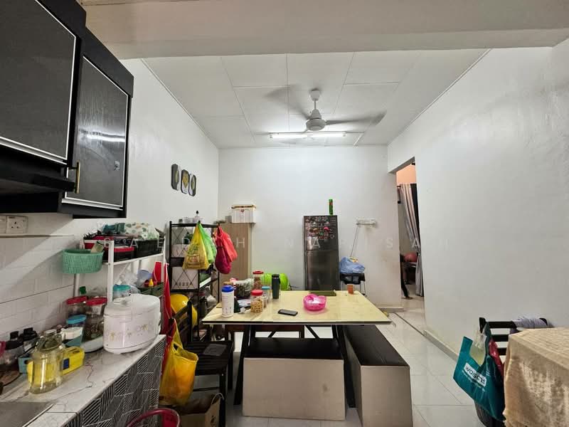 1-storey Terraced House for Sale in Parit Raja (Sri Gading) - Saedah Napisah - Kitchen - PropertyGuru.com.my