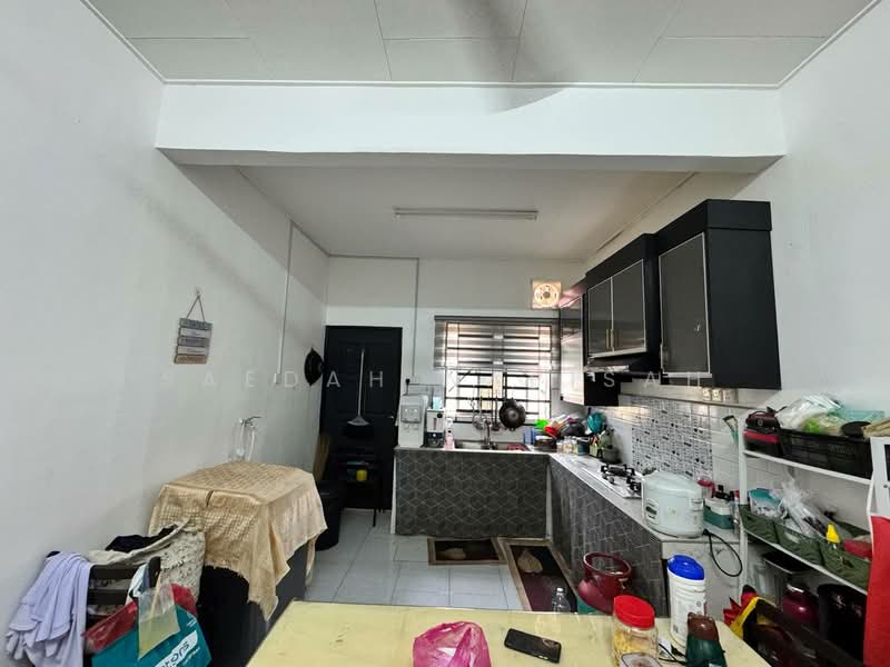 1-storey Terraced House for Sale in Parit Raja (Sri Gading) - Saedah Napisah - Kitchen - PropertyGuru.com.my