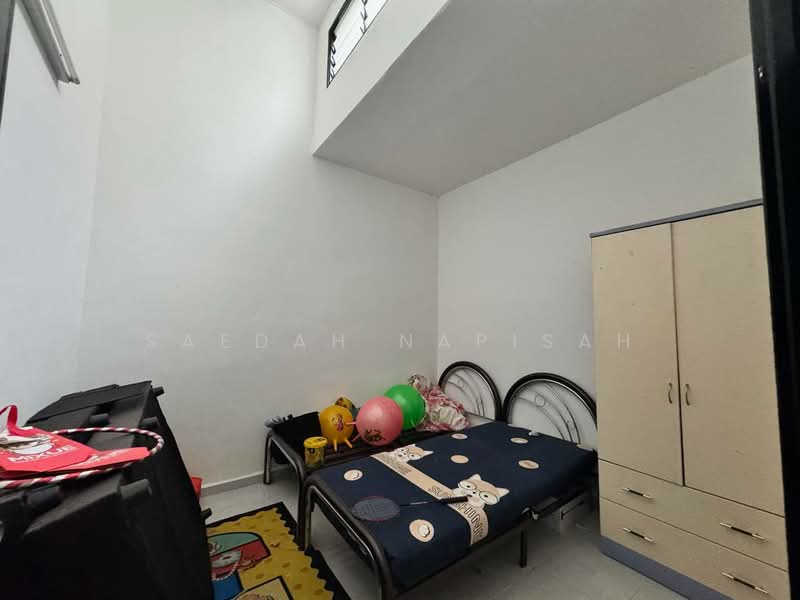 1-storey Terraced House for Sale in Parit Raja (Sri Gading) - Saedah Napisah - Bedroom - PropertyGuru.com.my