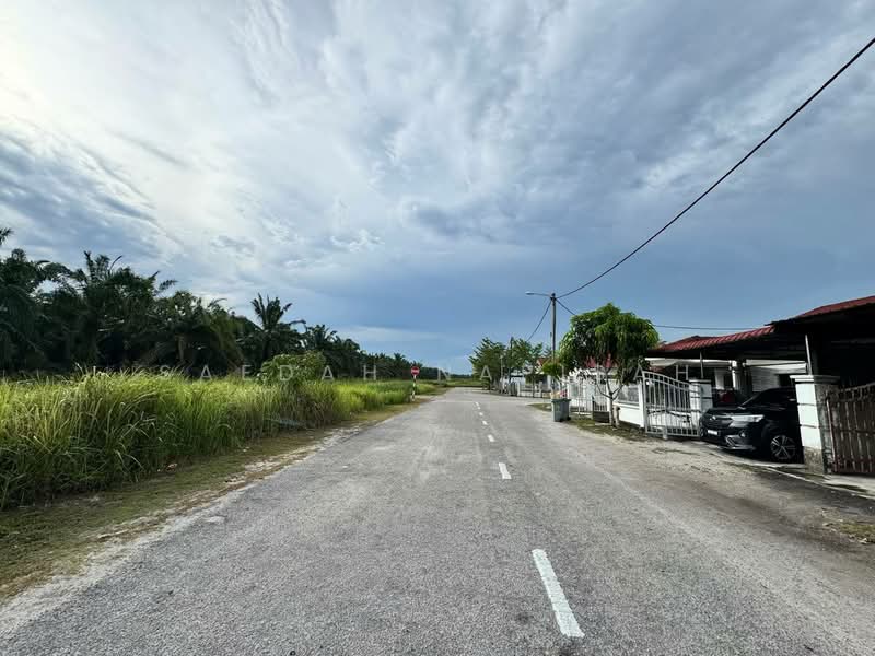 1-storey Terraced House for Sale in Parit Raja (Sri Gading) - Saedah Napisah - Exterior - PropertyGuru.com.my