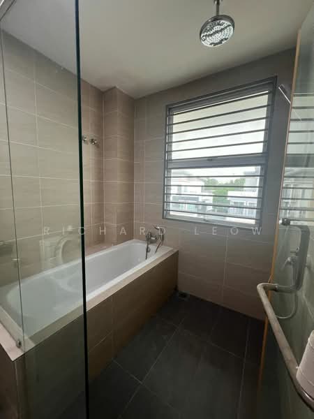 Semi-Detached House for Rent in Rawang (Selangor) - Richard Leow - Bathroom - PropertyGuru.com.my