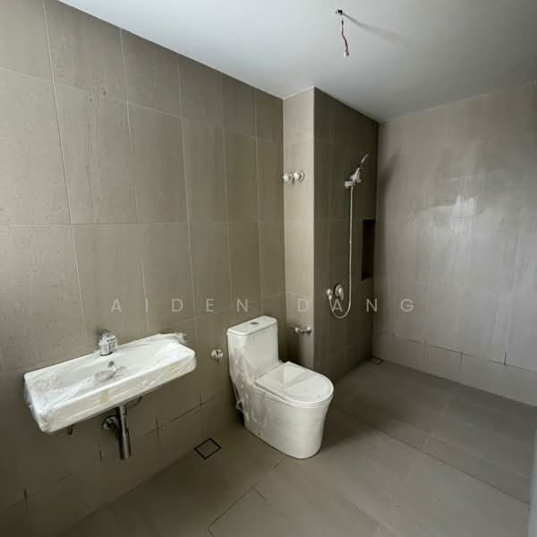 Terraced House for Sale in Taman Bukit Serdang (Seri Kembangan) - Aiden Dang - Bathroom - PropertyGuru.com.my