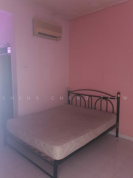 Rumah Teres 1-Tingkat untuk Dijual di Taman Puteri Wangsa (Ulu Tiram) - Sheng Cheng Tiew - Bedroom - PropertyGuru.com.my