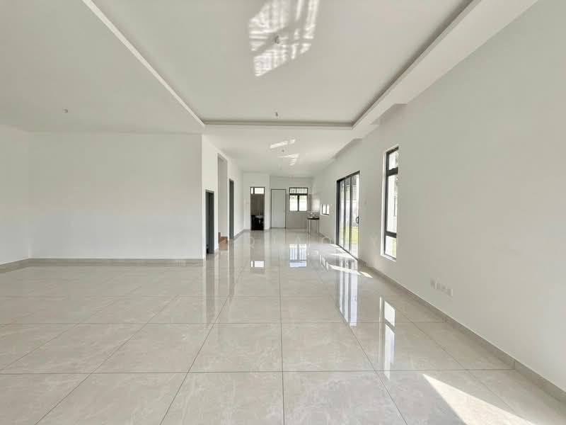 Rumah Berkembar untuk Dijual di Taman Bukit Indah (Batu Pahat) - Lim Qiao Yi - Living Room - PropertyGuru.com.my