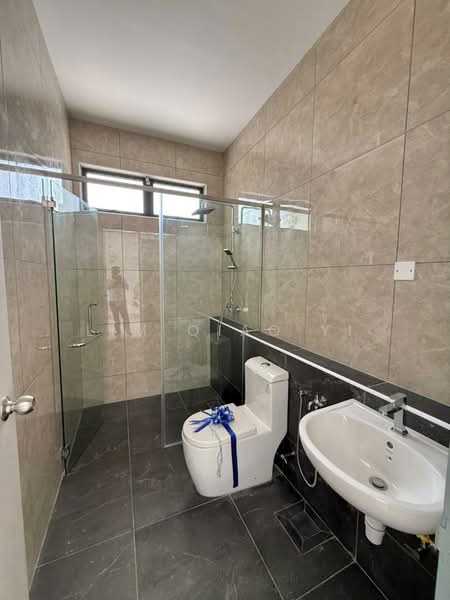 Rumah Berkembar untuk Dijual di Taman Bukit Indah (Batu Pahat) - Lim Qiao Yi - Bathroom - PropertyGuru.com.my