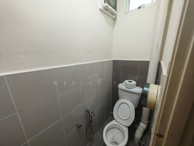 Shop for Rent in Melaka City (Melaka) - Wesley Tan - Bathroom - PropertyGuru.com.my