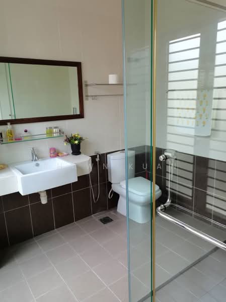Semi-Detached House for Sale in Batu 9 (Cheras) - Shawn Kuan - Bathroom - PropertyGuru.com.my