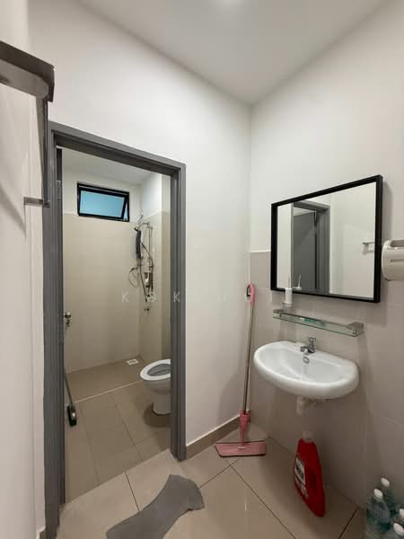 Cluster House for Sale in Taman Adda Heights (Tebrau) - Kok Hui - Bathroom - PropertyGuru.com.my