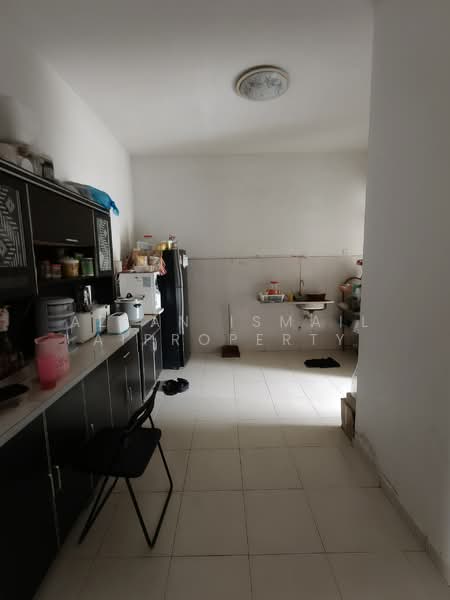 Rumah Teres 2 Tingkat untuk Dijual di Taman Mutiara Mas (Skudai) - Azlan Ismail aiproperty - Kitchen - PropertyGuru.com.my