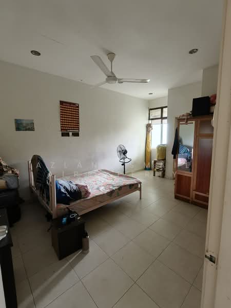 Rumah Teres 2 Tingkat untuk Dijual di Taman Mutiara Mas (Skudai) - Azlan Ismail aiproperty - Bedroom - PropertyGuru.com.my