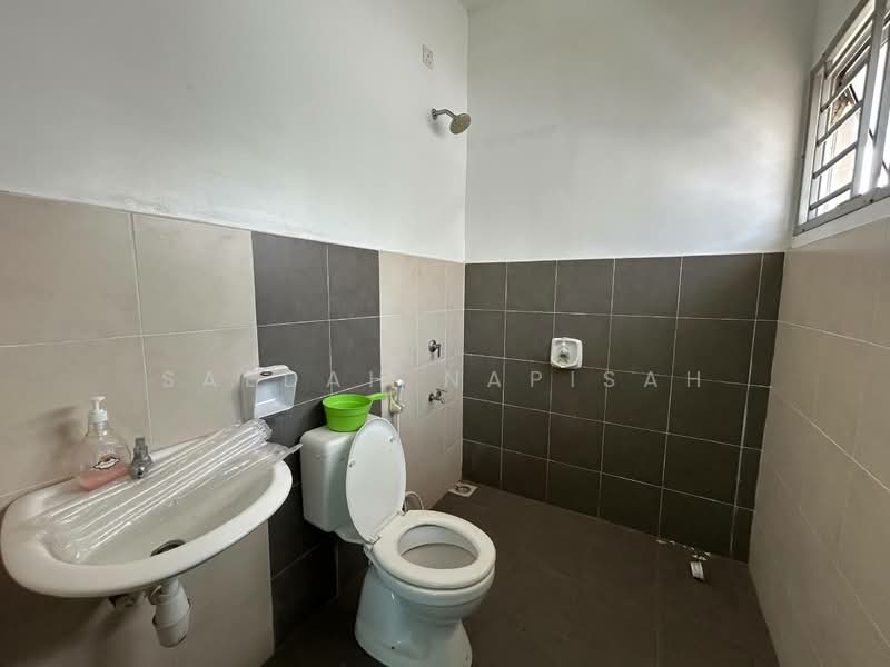 Kedai / Pejabat untuk Dijual di Taman Pura Kencana (Batu Pahat) - Saedah Napisah - Bathroom - PropertyGuru.com.my