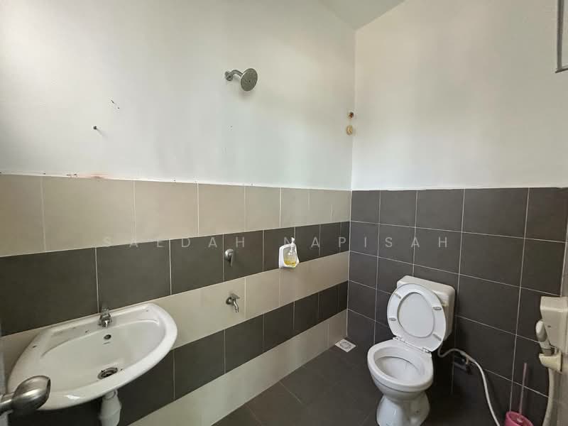 Kedai / Pejabat untuk Dijual di Taman Pura Kencana (Batu Pahat) - Saedah Napisah - Bathroom - PropertyGuru.com.my