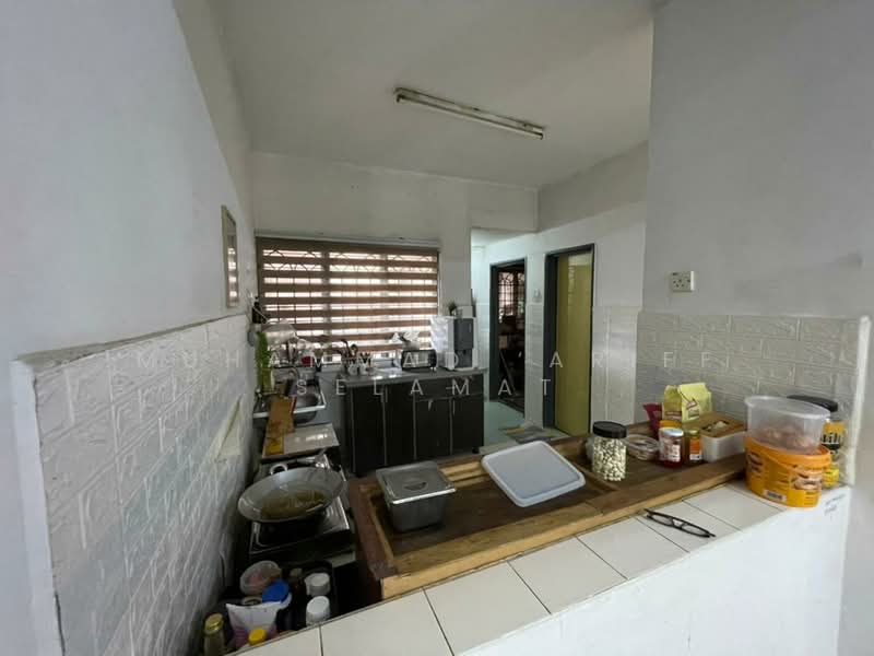 2-storey Terraced House for Sale in Bandar Seri Putra (Bangi) - Muhammad ‘Ariff Selamat - Kitchen - PropertyGuru.com.my