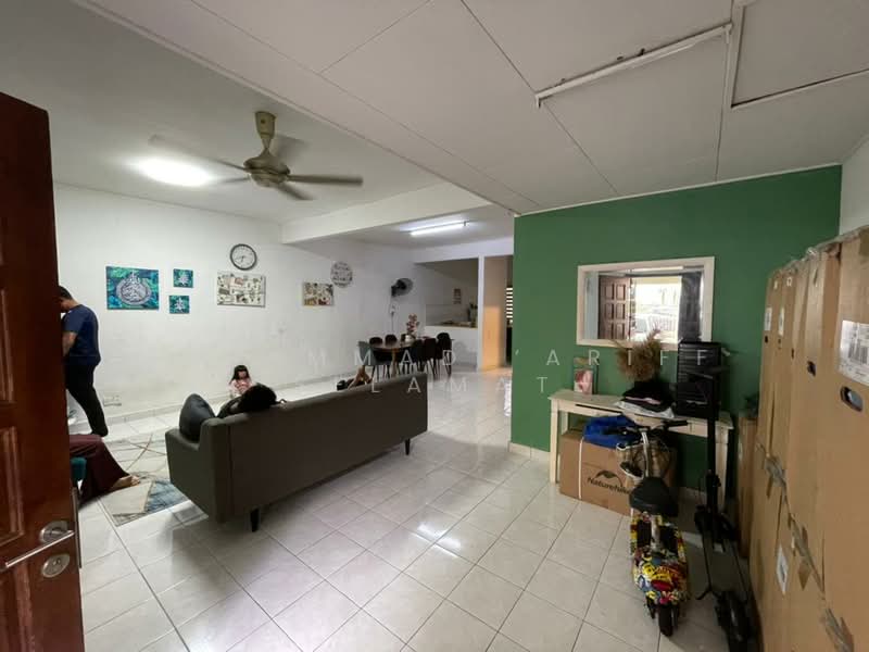 2-storey Terraced House for Sale in Bandar Seri Putra (Bangi) - Muhammad ‘Ariff Selamat - Living Room - PropertyGuru.com.my