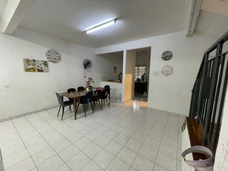 2-storey Terraced House for Sale in Bandar Seri Putra (Bangi) - Muhammad ‘Ariff Selamat - Dining Room - PropertyGuru.com.my