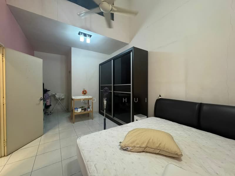 Rumah Teres 2 Tingkat untuk Dijual di Setia Tropika (Johor Bahru) - Kok Hui - Bedroom - PropertyGuru.com.my