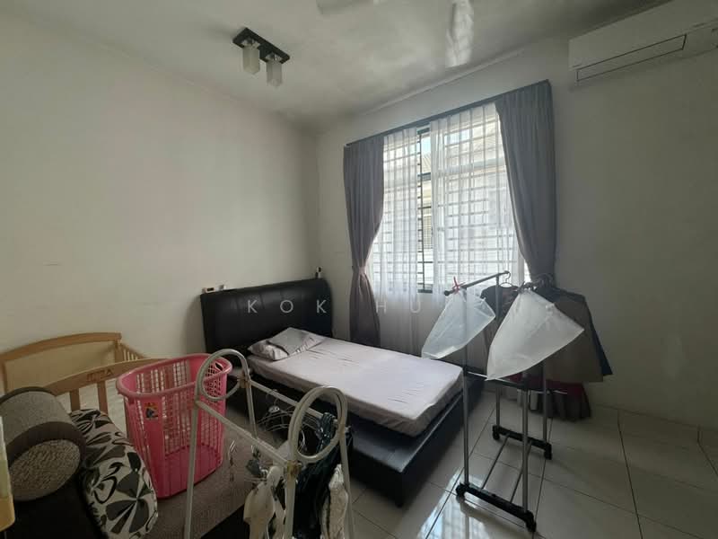 Rumah Teres 2 Tingkat untuk Dijual di Setia Tropika (Johor Bahru) - Kok Hui - Bedroom - PropertyGuru.com.my