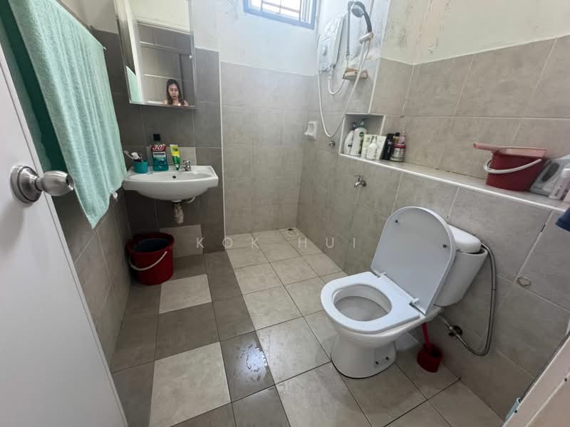Rumah Teres 2 Tingkat untuk Dijual di Setia Tropika (Johor Bahru) - Kok Hui - Bathroom - PropertyGuru.com.my