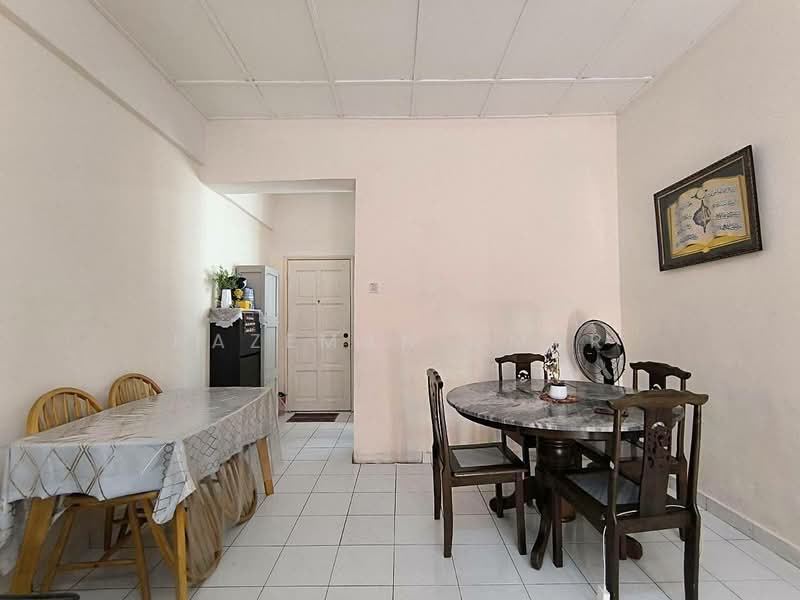Apartment for Sale at Tasik Heights Apartment - Hazeman Omar - Dining Room - PropertyGuru.com.my