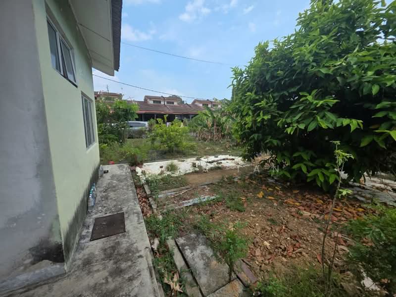 Rumah Teres 1 Tingkat untuk Dijual di Taman Debunga (Merlimau) - Ramona Tan - Exterior - PropertyGuru.com.my