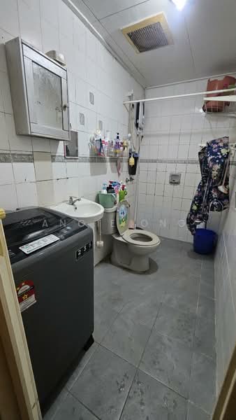 Kondominium untuk Dijual di Kelana Parkview Condominium - Angie Ong - Bathroom - PropertyGuru.com.my