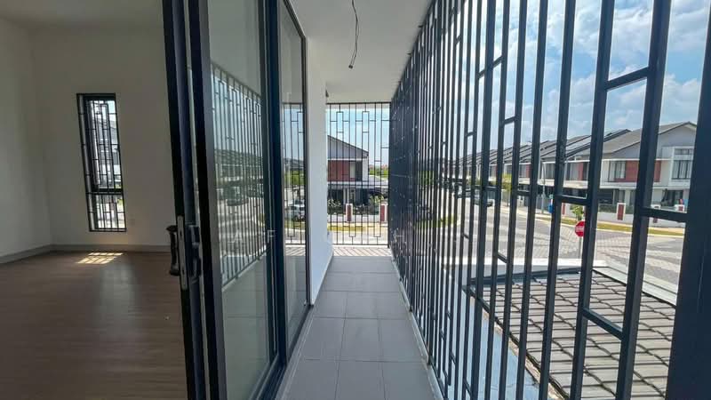 Rumah Teres 2 Tingkat untuk Disewa di Elmina (Shah Alam) - Afiqah . - Balcony - PropertyGuru.com.my
