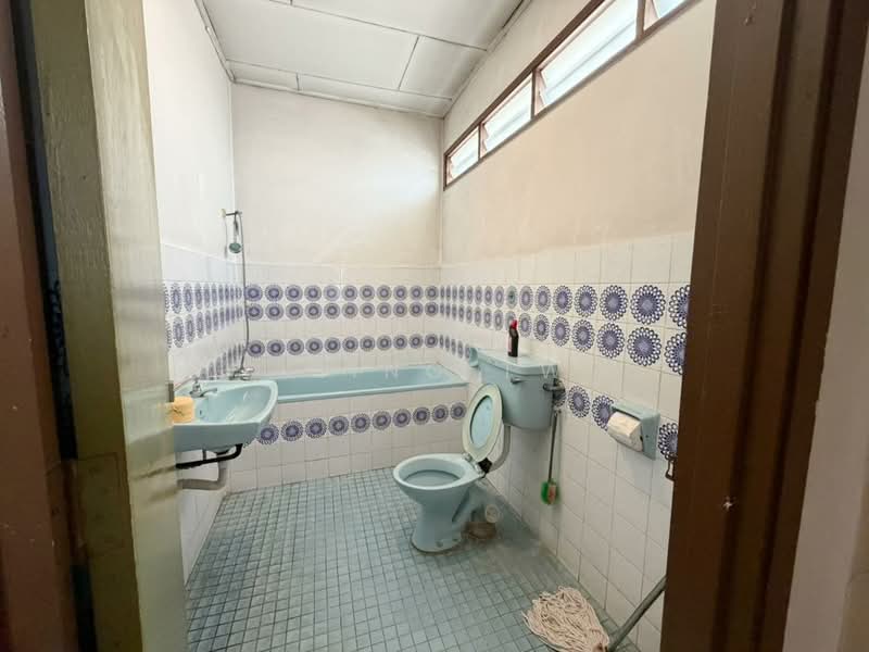 2-storey Terraced House for Sale in Taman Bukit Maluri (Kepong) - Kiing TW - Bathroom - PropertyGuru.com.my