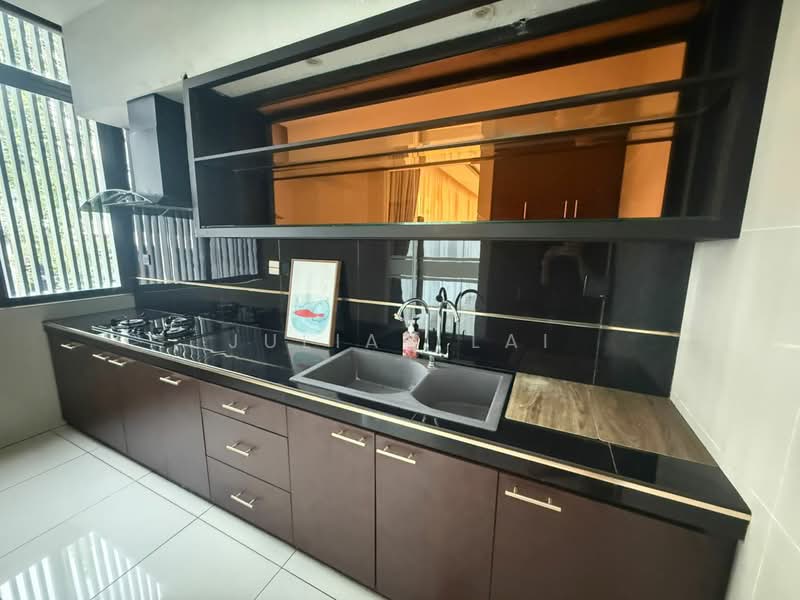 Rumah Teres 3.5 Tingkat untuk Dijual di Damansara Perdana (Selangor) - Julian Lai - Kitchen - PropertyGuru.com.my