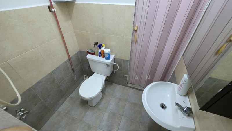 Rumah Teres 2 Tingkat untuk Dijual di Mutiara Rini (Skudai) - Iden Tan - Bathroom - PropertyGuru.com.my