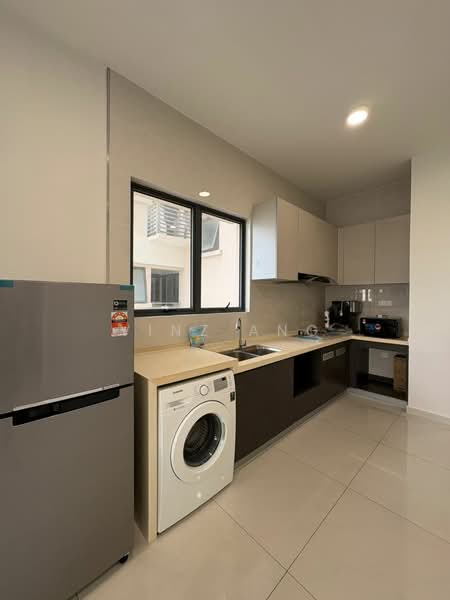 Condominium for Rent at Bay Point @ Country Garden Danga Bay - Vinz Ang - Kitchen - PropertyGuru.com.my