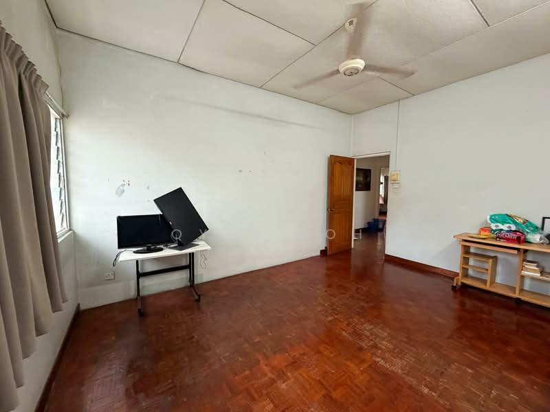 Rumah Berkembar untuk Dijual di Island Park (Jelutong) - Qyan Goh - Living Room - PropertyGuru.com.my