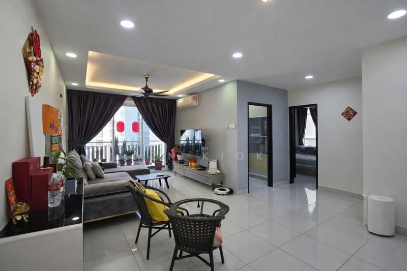 Pangsapuri untuk Dijual di KSL Residence 2 @ Kangkar Tebrau - Jen Kiok - Living Room - PropertyGuru.com.my