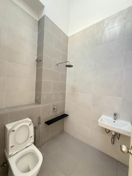 Semi-Detached House for Sale in Setia Utama (Setia Alam) - Jess Tee - Bathroom - PropertyGuru.com.my