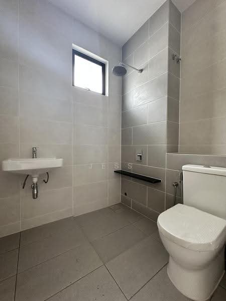 Semi-Detached House for Sale in Setia Utama (Setia Alam) - Jess Tee - Bathroom - PropertyGuru.com.my