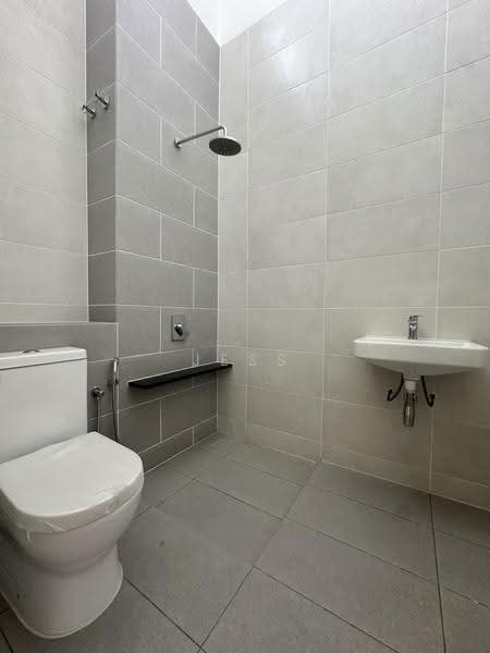 Semi-Detached House for Sale in Setia Utama (Setia Alam) - Jess Tee - Bathroom - PropertyGuru.com.my