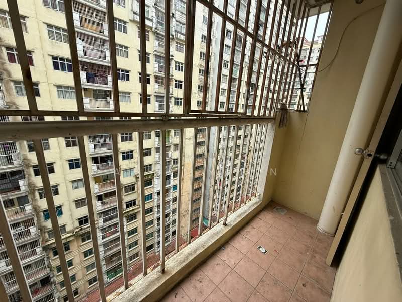 Pangsapuri untuk Disewa di Villa Krystal @ Bandar Selesa Jaya - April Chin - Balcony - PropertyGuru.com.my