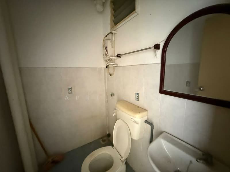 Pangsapuri untuk Disewa di Villa Krystal @ Bandar Selesa Jaya - April Chin - Bathroom - PropertyGuru.com.my