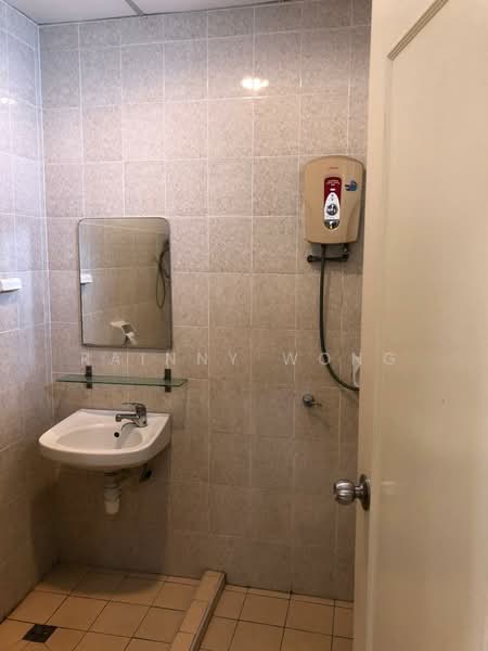 Kondominium untuk Disewa di Coastal Tower - Rainny Wong - Bathroom - PropertyGuru.com.my