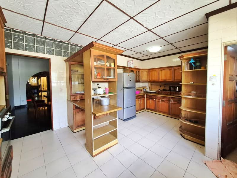 Bungalow for Sale in Seksyen 6 (Petaling Jaya) - Fauzi Abdullah - Kitchen - PropertyGuru.com.my