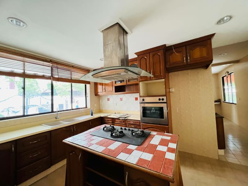 Bungalow for Sale in Seksyen 13 (Shah Alam) - Muhd Khairulnawawi Kamaruddin - Kitchen - PropertyGuru.com.my