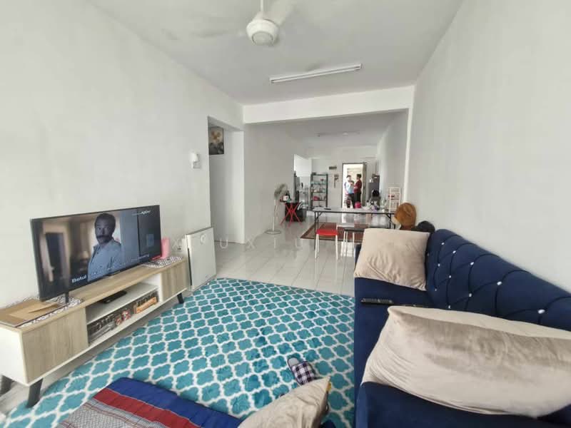 Pangsapuri untuk Dijual di Pangsapuri Pulai Mutiara 3 - Xiuxiu Ng - Living Room - PropertyGuru.com.my