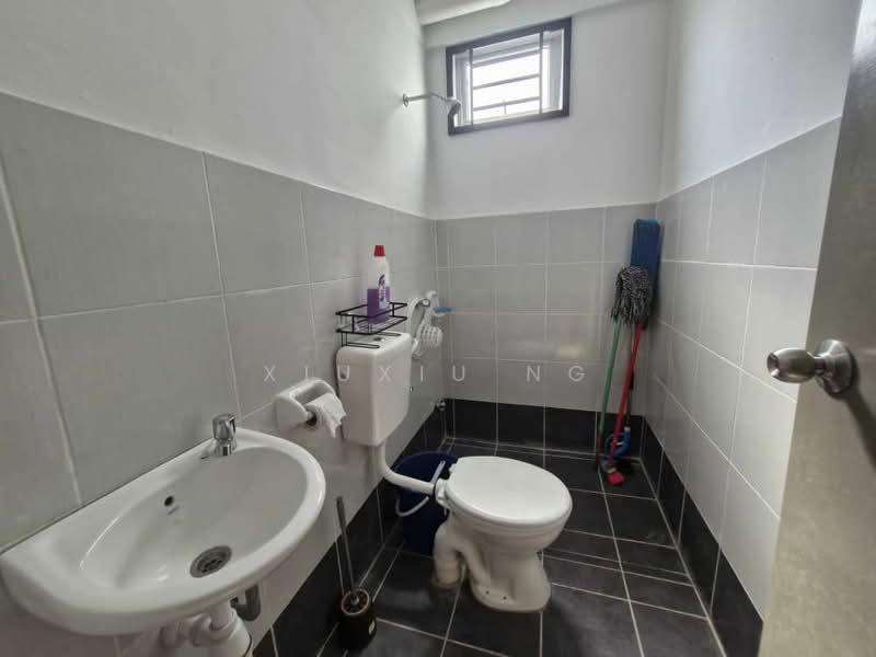 Pangsapuri untuk Dijual di Pangsapuri Pulai Mutiara 3 - Xiuxiu Ng - Bathroom - PropertyGuru.com.my