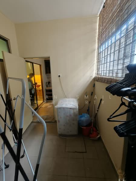 2-storey Terraced House for Sale in Johor Bahru (Johor) - Azlan Ismail aiproperty - Balcony - PropertyGuru.com.my