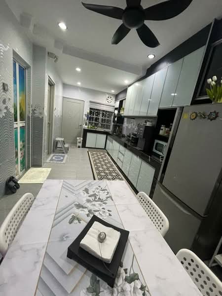 Rumah Teres 2 Tingkat untuk Dijual di Taman Bukit Raja (Klang) - Stephanie Quek - Kitchen - PropertyGuru.com.my