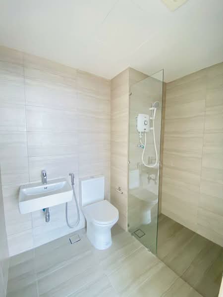 Servis Apartment untuk Disewa di BeCentral @ i-City - Aliff Iqbal - Bathroom - PropertyGuru.com.my