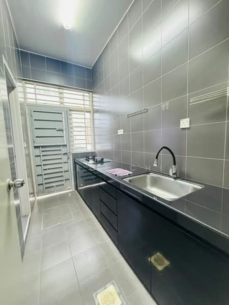 Rumah Teres untuk Dijual di Taman Setia Indah (Tebrau) - Chloe Chin - Kitchen - PropertyGuru.com.my