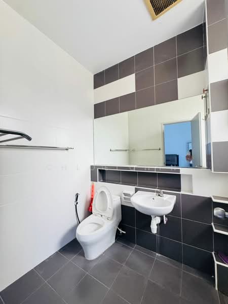 Rumah Teres untuk Dijual di Taman Setia Indah (Tebrau) - Chloe Chin - Bathroom - PropertyGuru.com.my